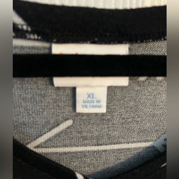 V-neck sweater - Picture 3 of 3